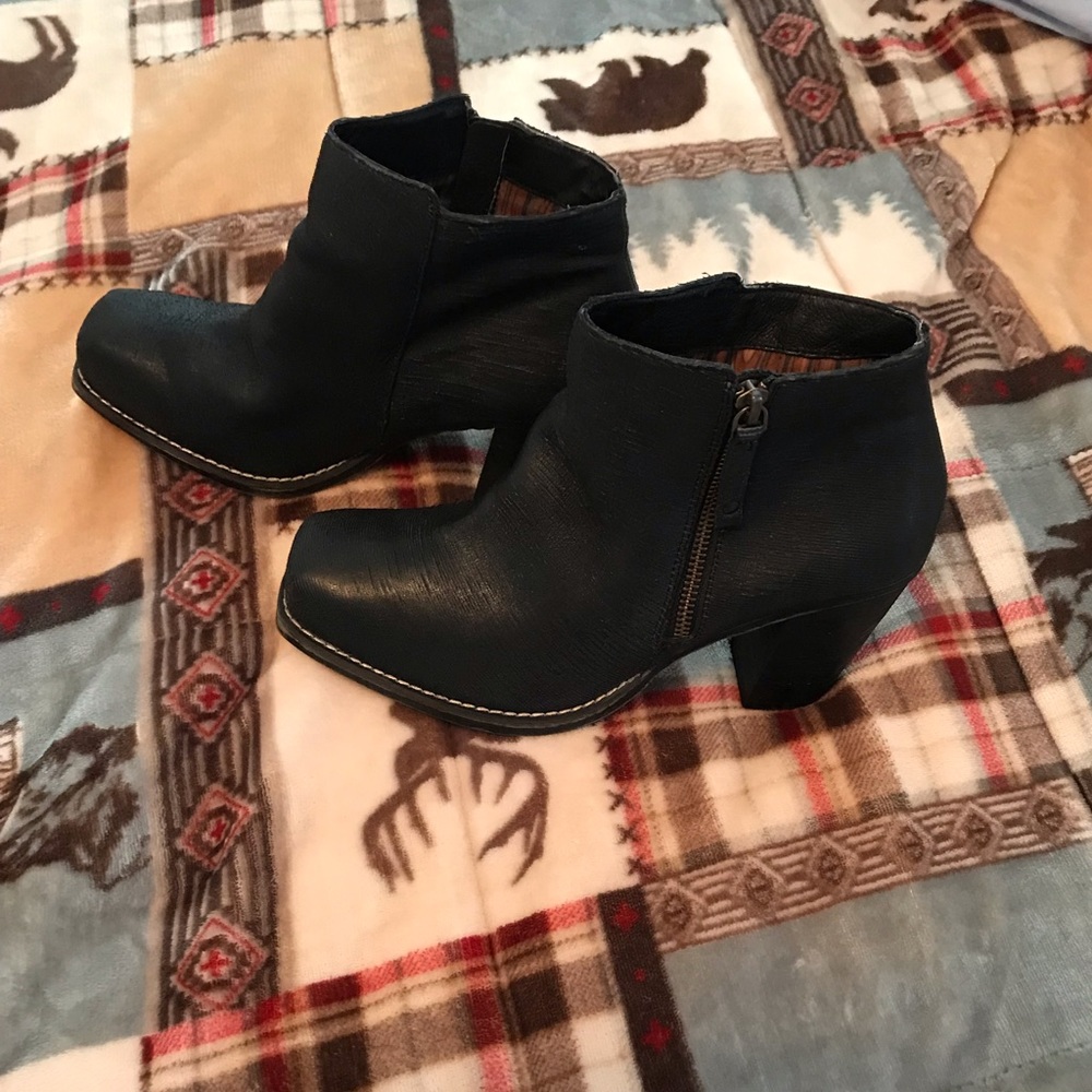 Ladies Vogue leather boots